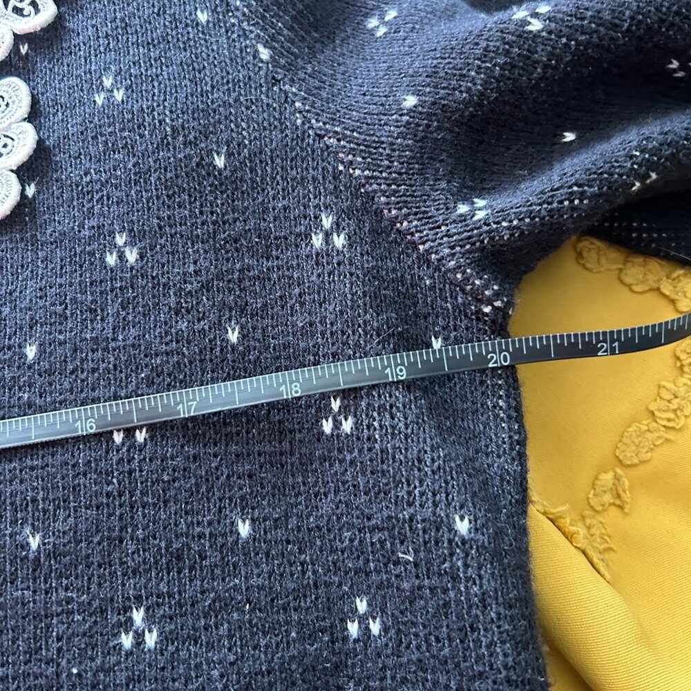 Vintage Cardigan with Crochet Lace Collar - Picture 8 of 9